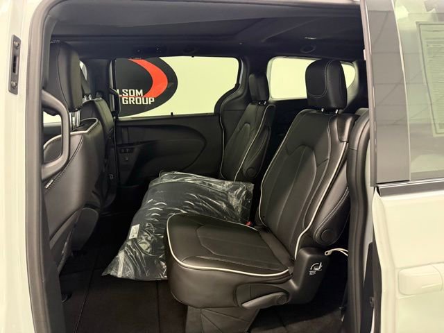 New 2026 Chrysler Pacifica Limited w/ S Appearance Package FWD image 15