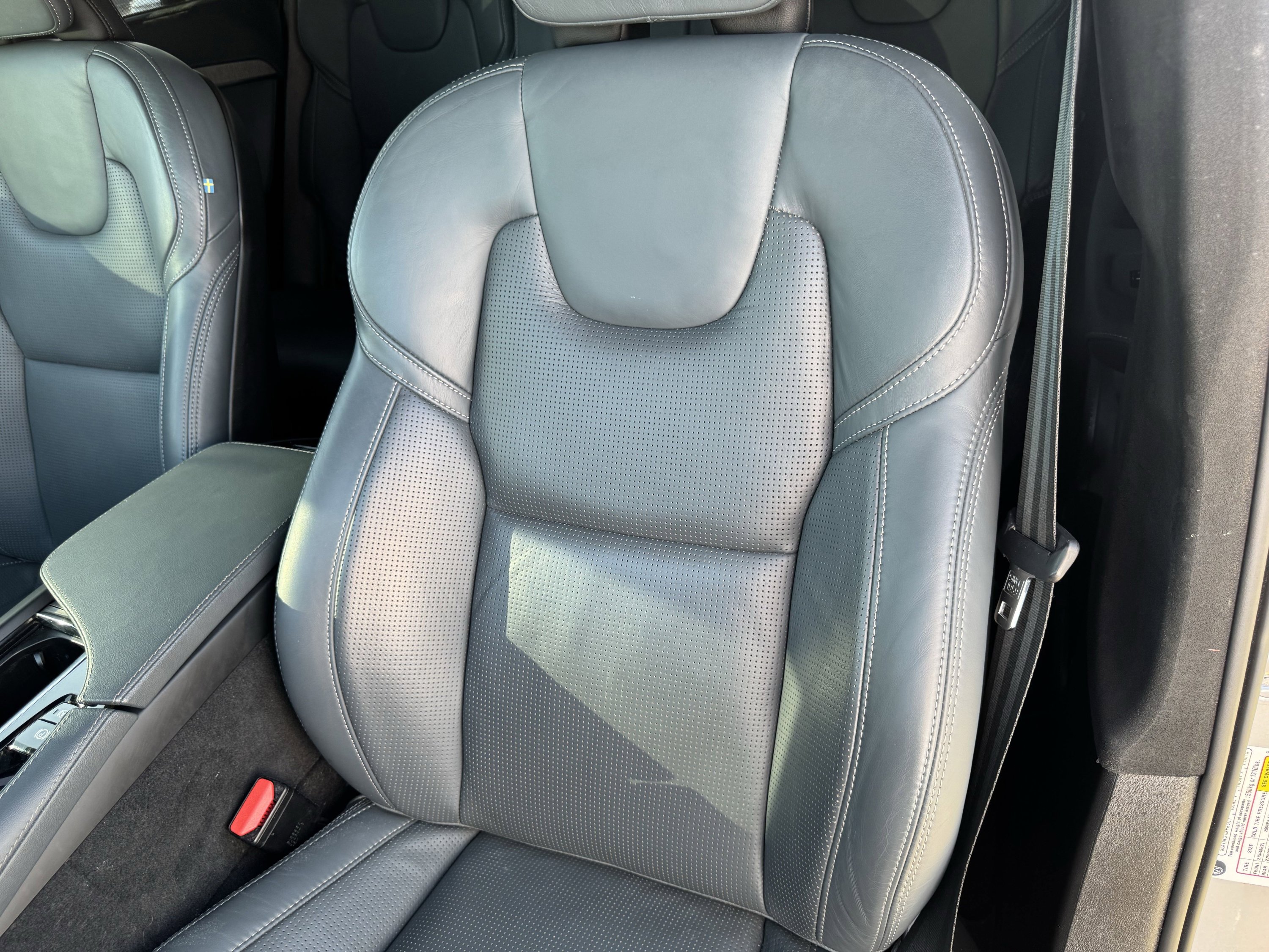 Used 2024 Volvo XC90 T8 Ultimate w/ Lounge Package image 20