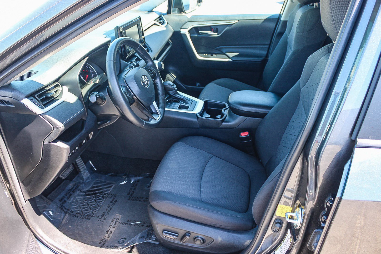 Used 2021 Toyota RAV4 XLE w/ XLE Grade Weather Package AWD/4WD image 18