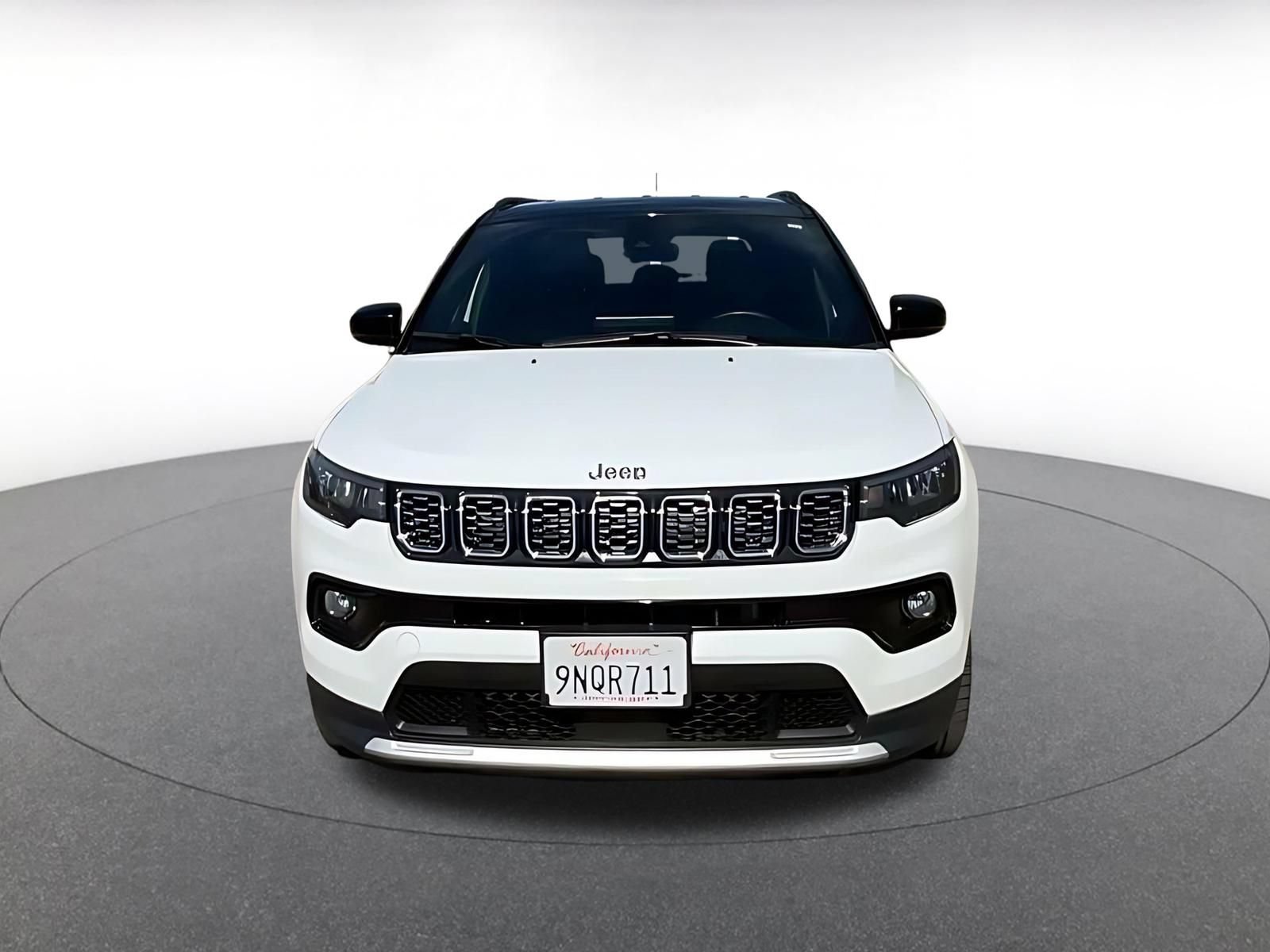 Used 2025 Jeep Compass Limited AWD/4WD image 4