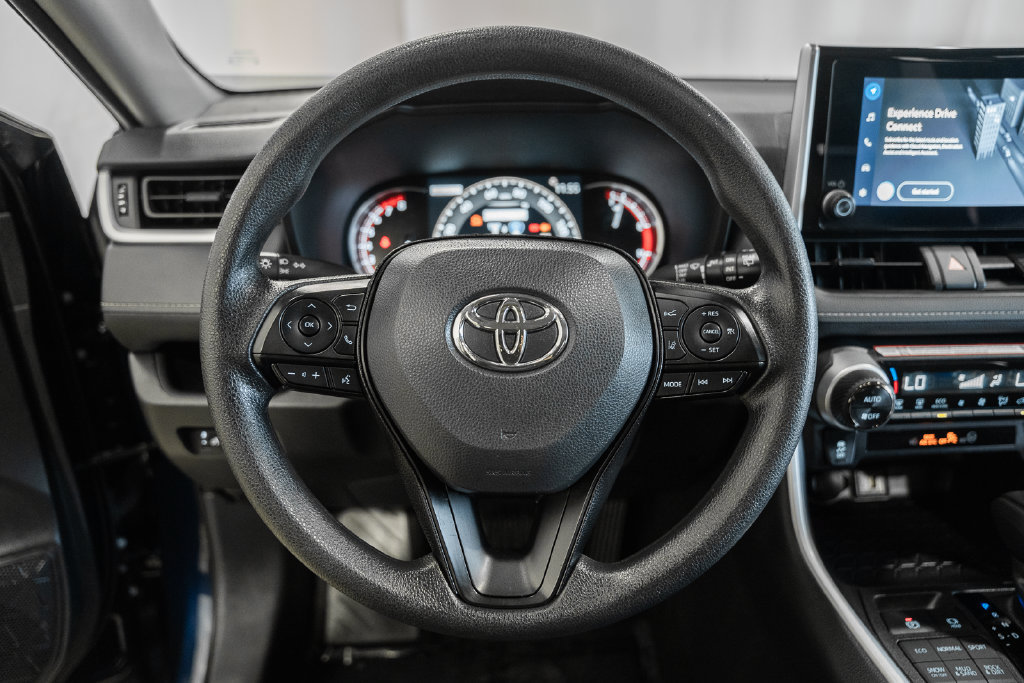 Used 2025 Toyota RAV4 XLE AWD/4WD image 24