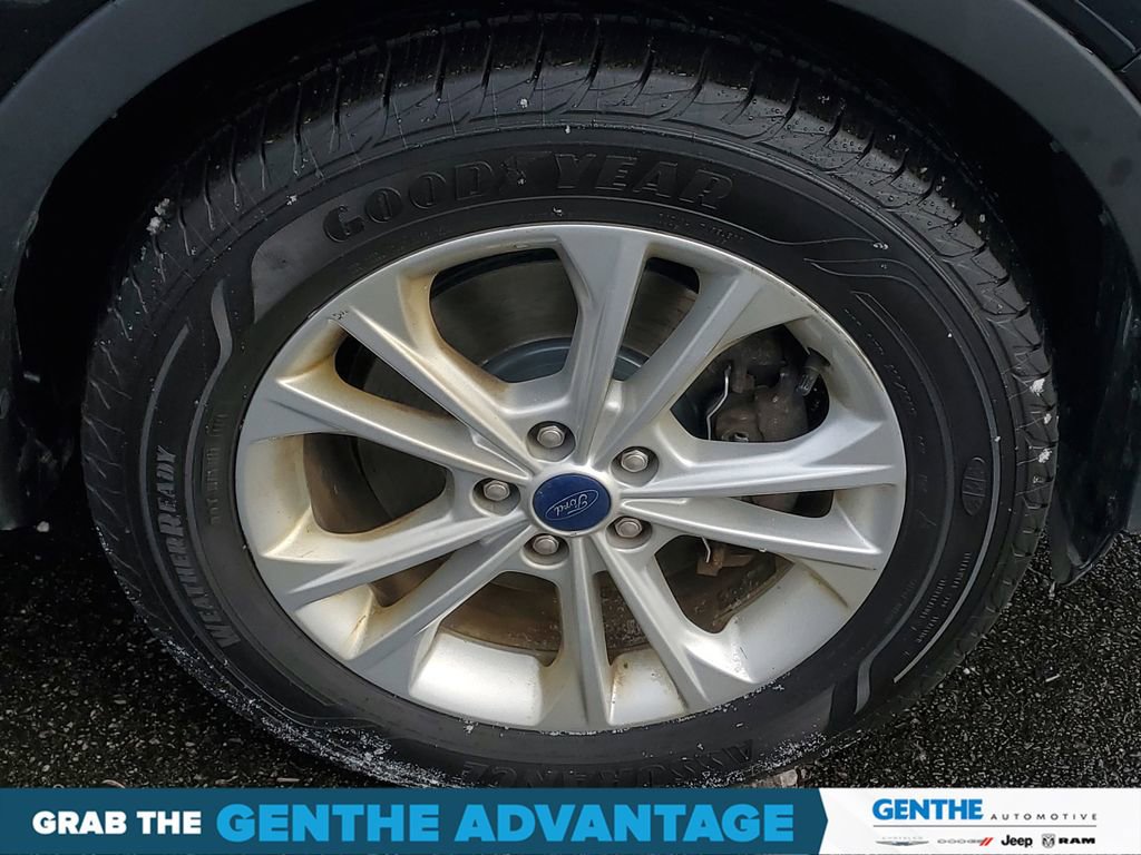 Used 2017 Ford Escape SE w/ Equipment Group 201A image 5