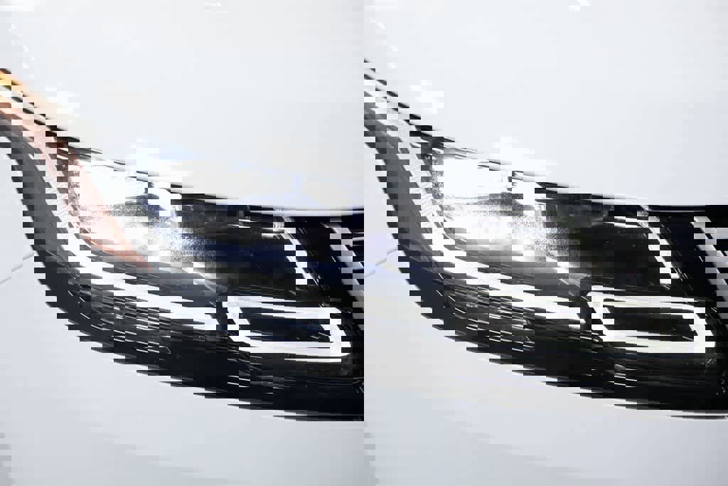 Used 2018 Land Rover Range Rover Velar S image 17