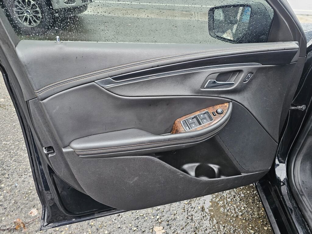 Used 2014 Chevrolet Impala LT w/ Convenience Package image 25