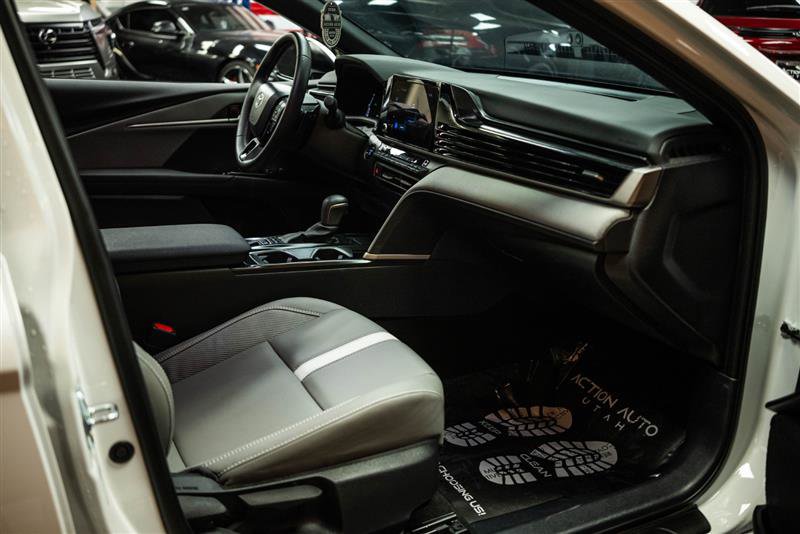 Used 2025 Toyota Camry SE w/ Convenience Package image 13
