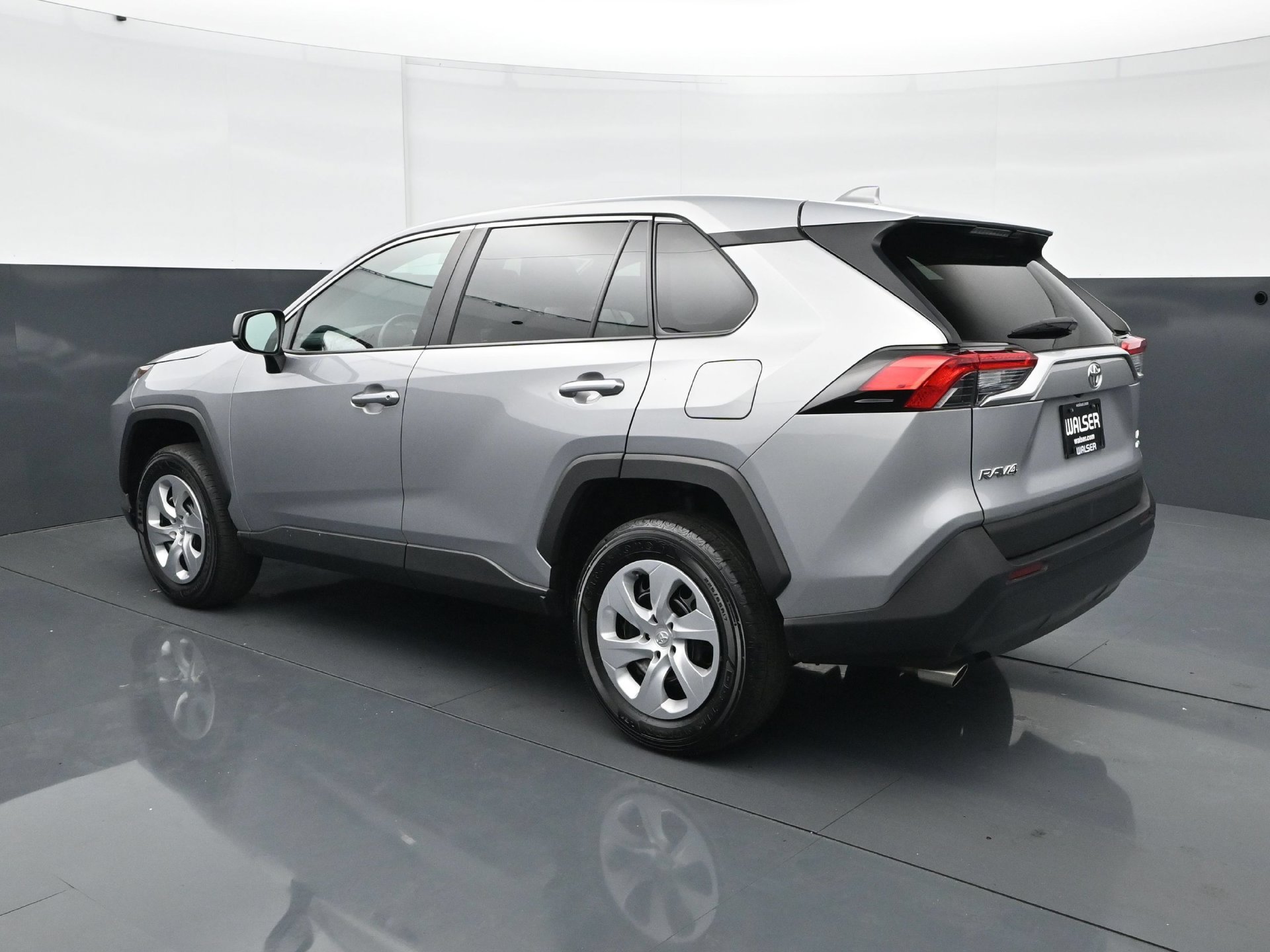 Used 2024 Toyota RAV4 LE AWD/4WD image 4