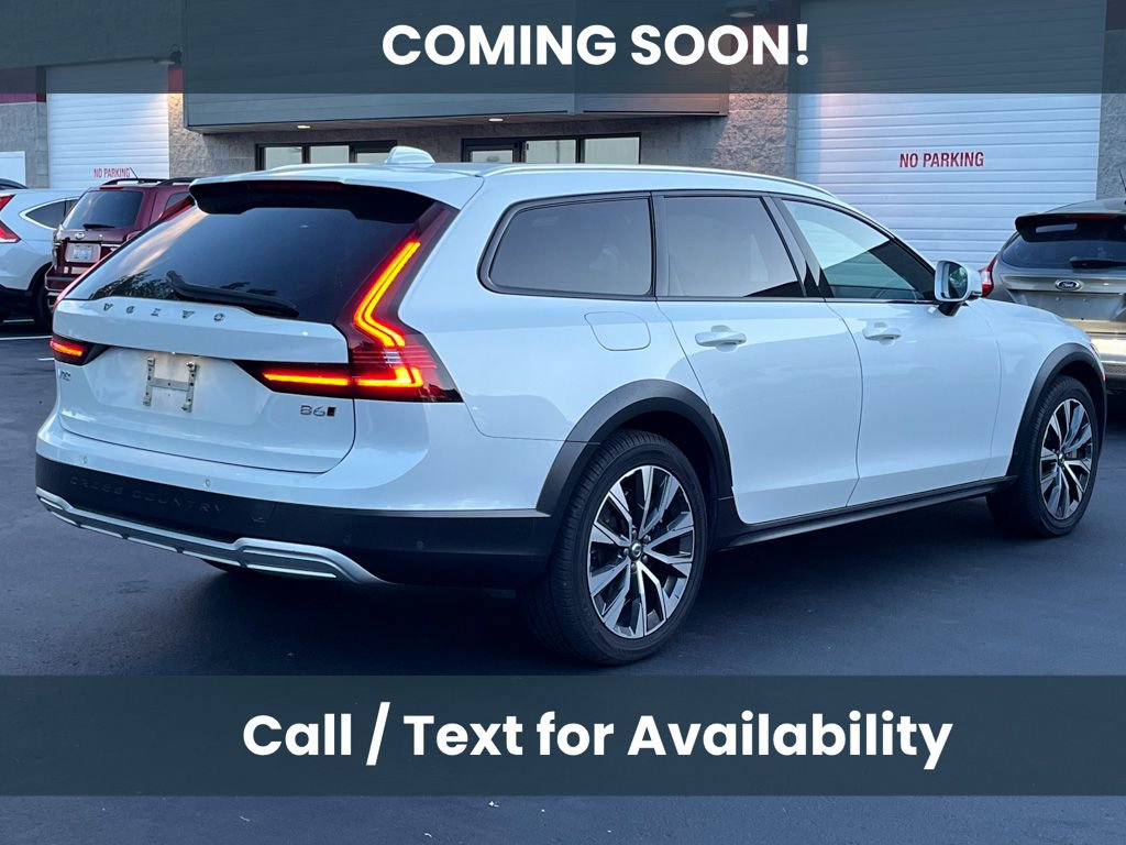 Used 2022 Volvo V90 B6 Cross Country AWD/4WD image 3