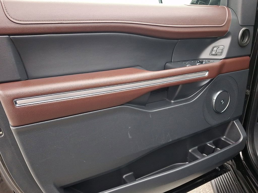 Used 2024 Ford Expedition Limited image 13