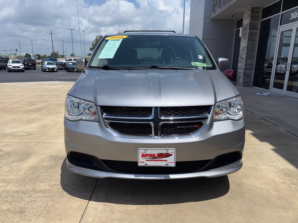 Used 2016 Dodge Grand Caravan SXT w/ Rear Park Assist Package FWD image 4