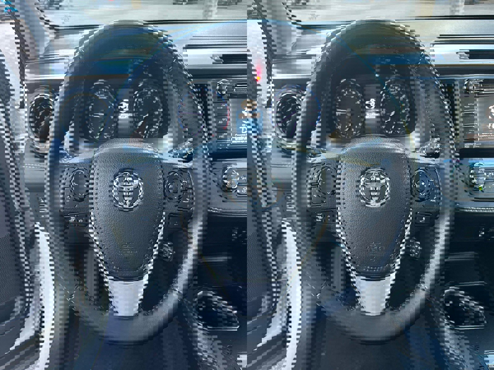 Used 2018 Toyota RAV4 XLE image 24