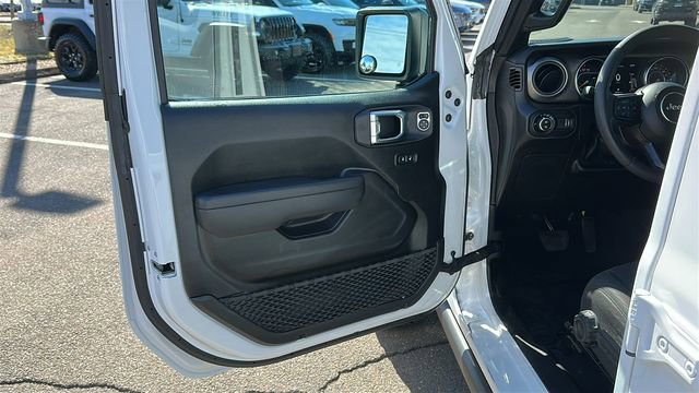 Used 2023 Jeep Gladiator Willys image 9