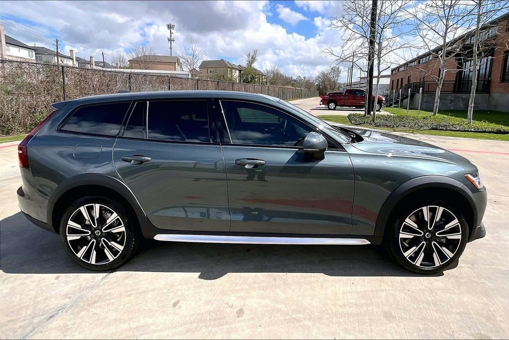 New 2026 Volvo V60 B5 Cross Country Ultra image 20