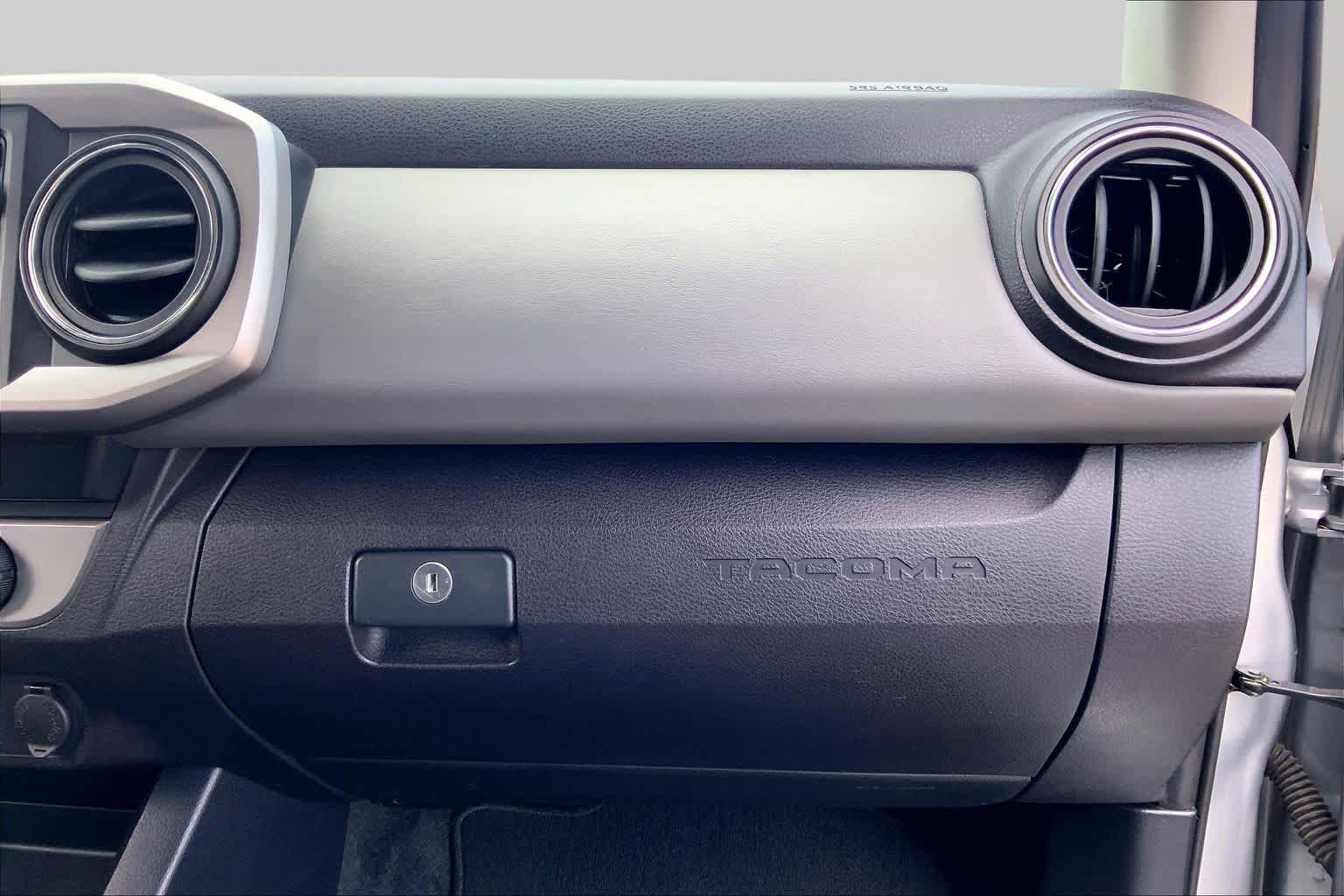 Used 2019 Toyota Tacoma SR5 RWD image 18