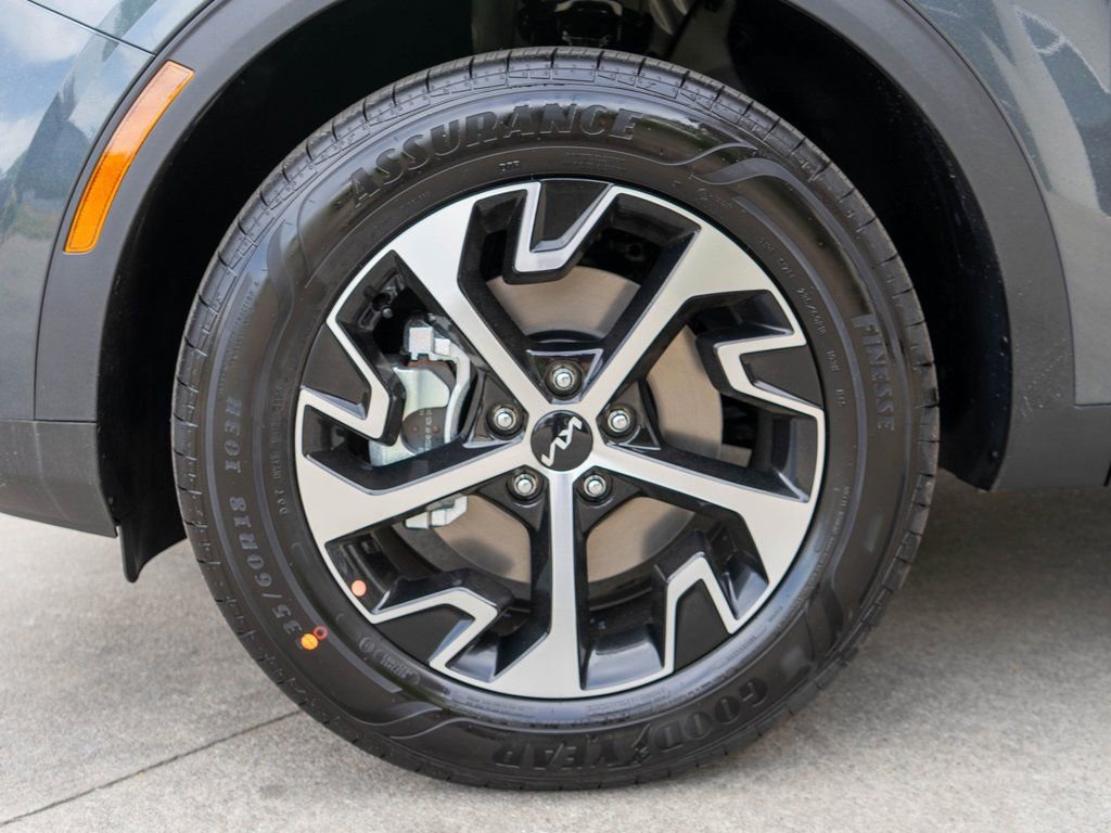 Used 2025 Kia Sportage EX image 25