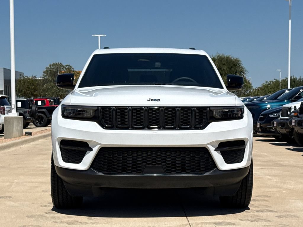 Used 2024 Jeep Grand Cherokee Altitude RWD image 2