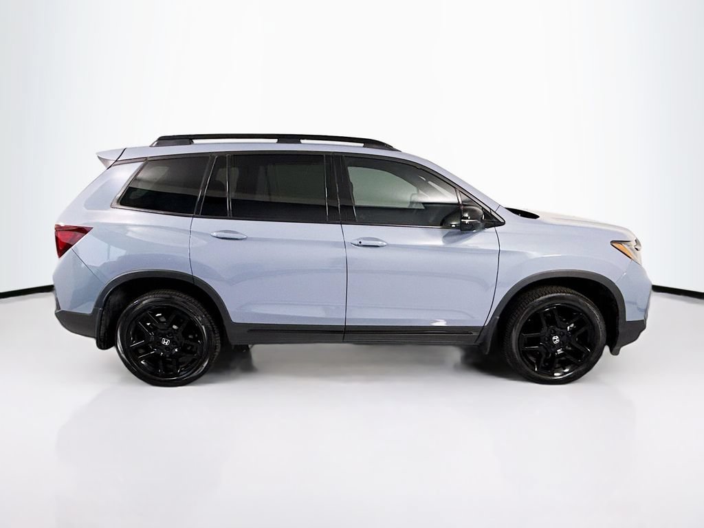 Certified 2025 Honda Passport Black Edition image 4