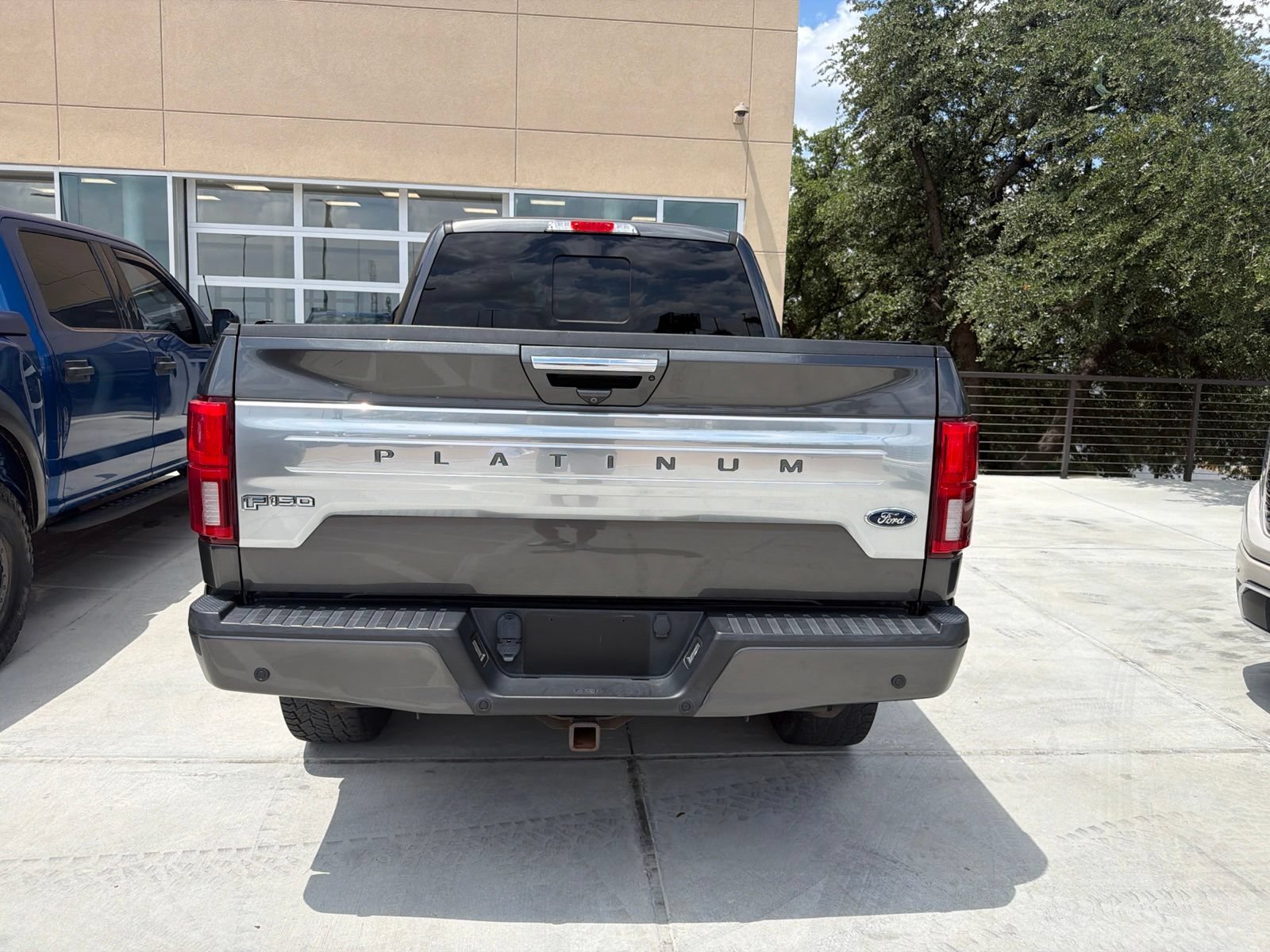 Used 2018 Ford F150 Platinum w/ Equipment Group 701A Luxury AWD/4WD image 6