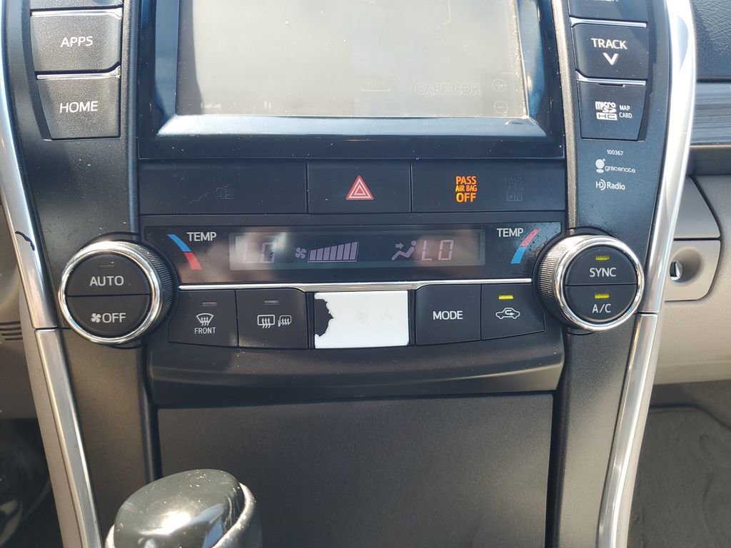 Used 2015 Toyota Camry XLE w/ Moonroof Package image 23