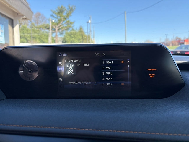 Used 2021 Lexus UX 250h w/ Premium Package image 35