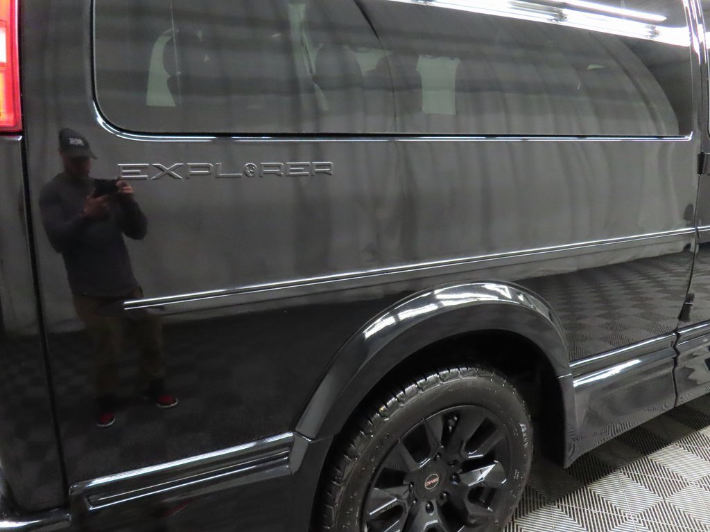 Used 2022 GMC Savana 2500 Extended w/ Enhanced Convenience Package image 30