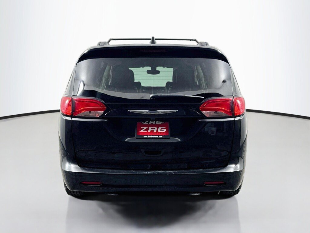 Used 2020 Chrysler Voyager Lxi FWD image 4
