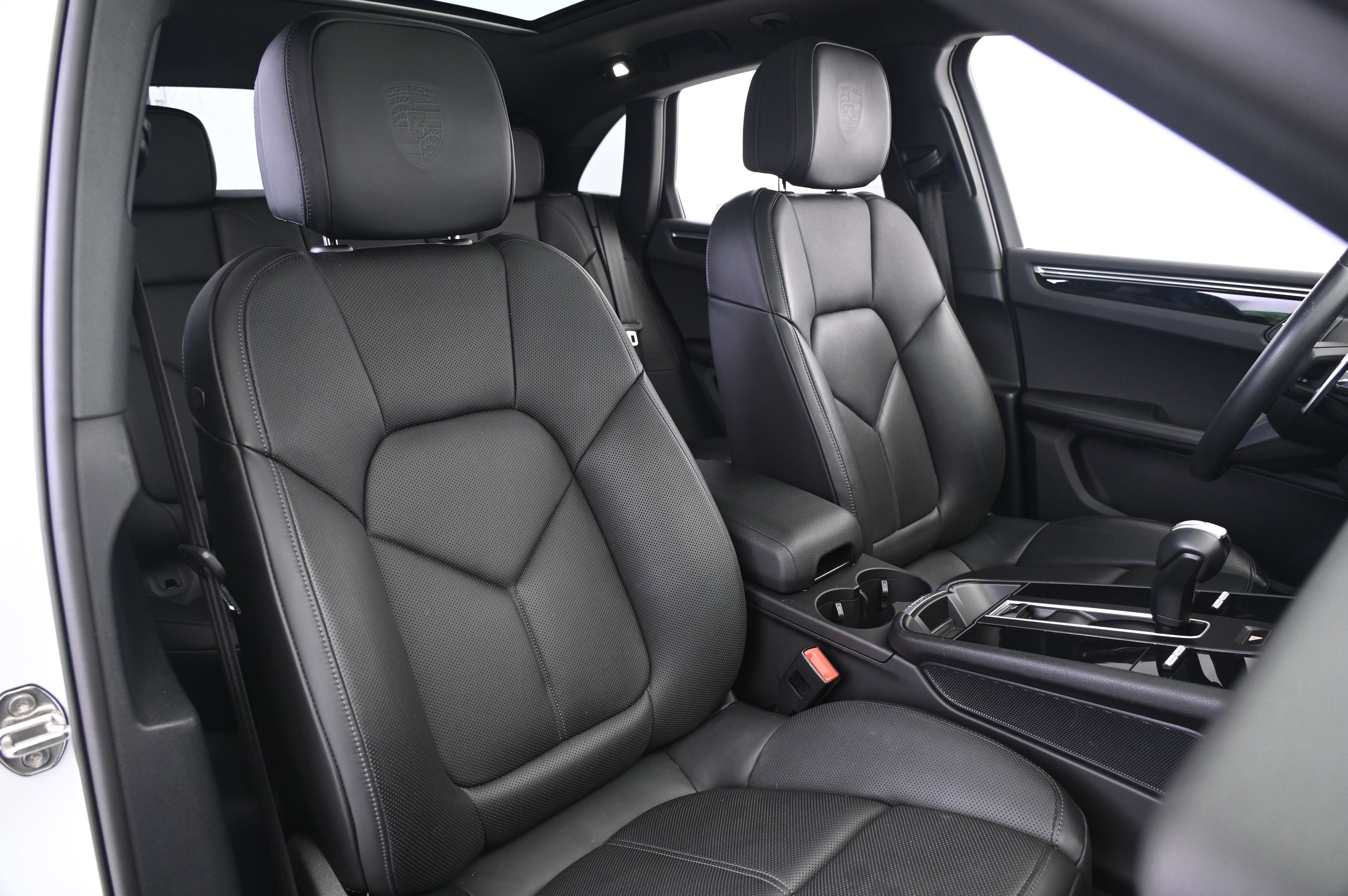 Certified 2024 Porsche Macan S AWD/4WD image 24