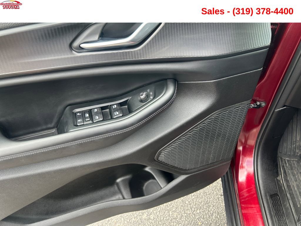 Used 2025 Jeep Grand Cherokee Altitude image 12