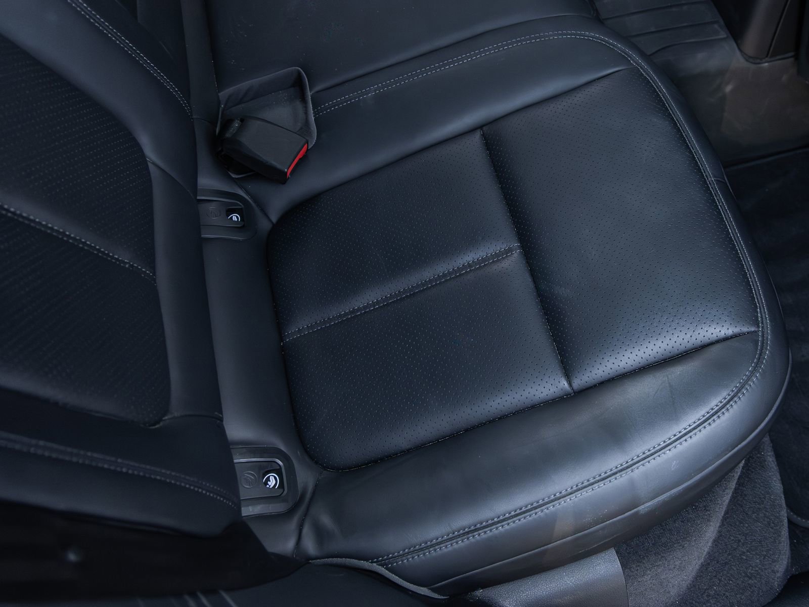 Certified 2024 Porsche Macan S image 41