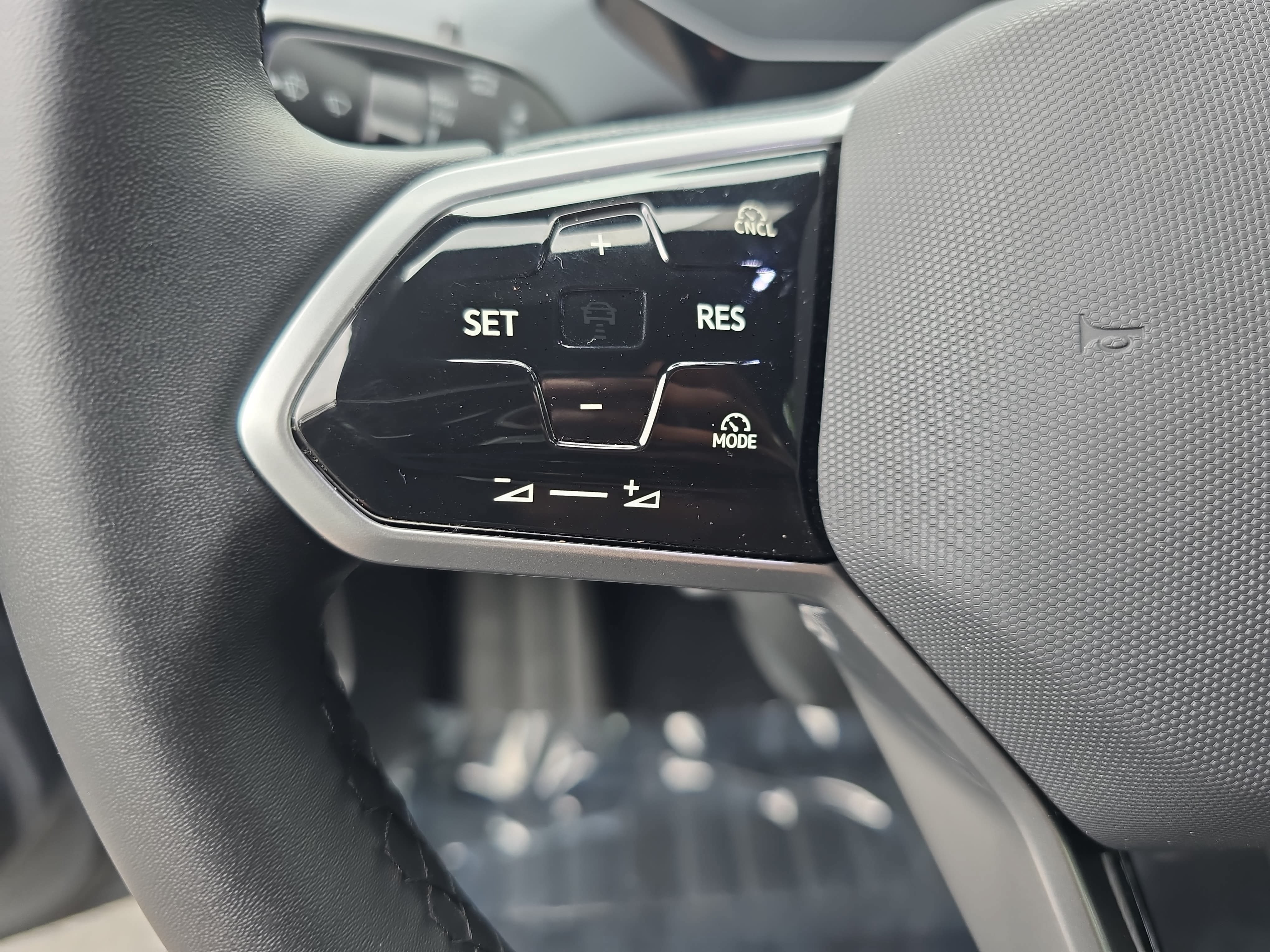 Certified 2025 Volkswagen ID.4 Pro S Plus AWD/4WD image 17