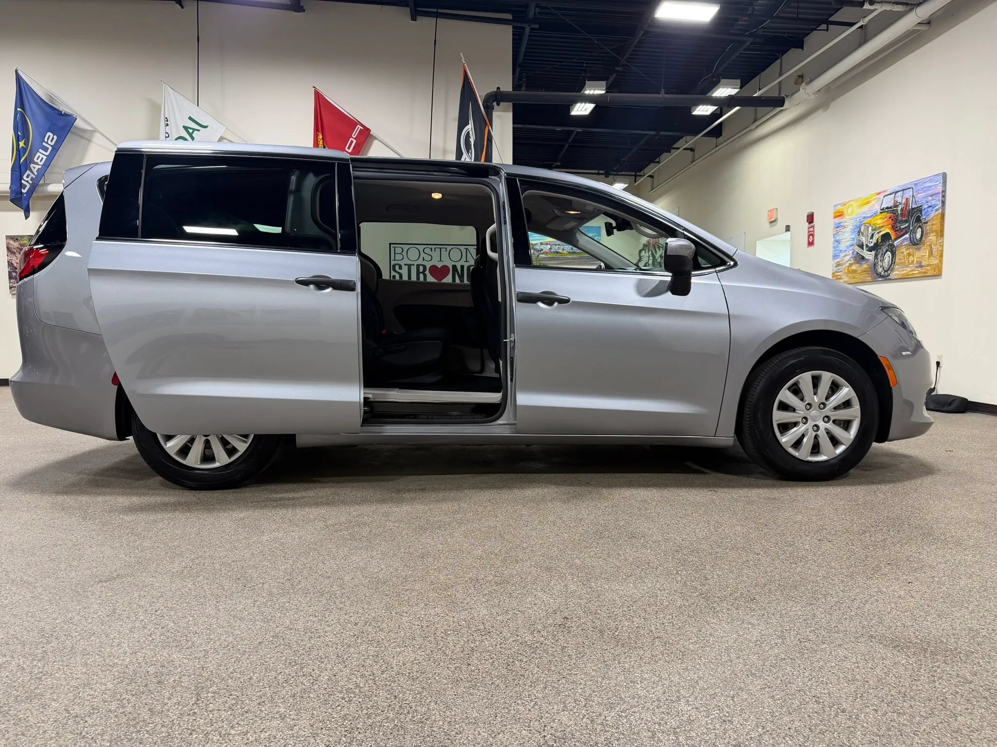 Used 2021 Chrysler Voyager L FWD image 25