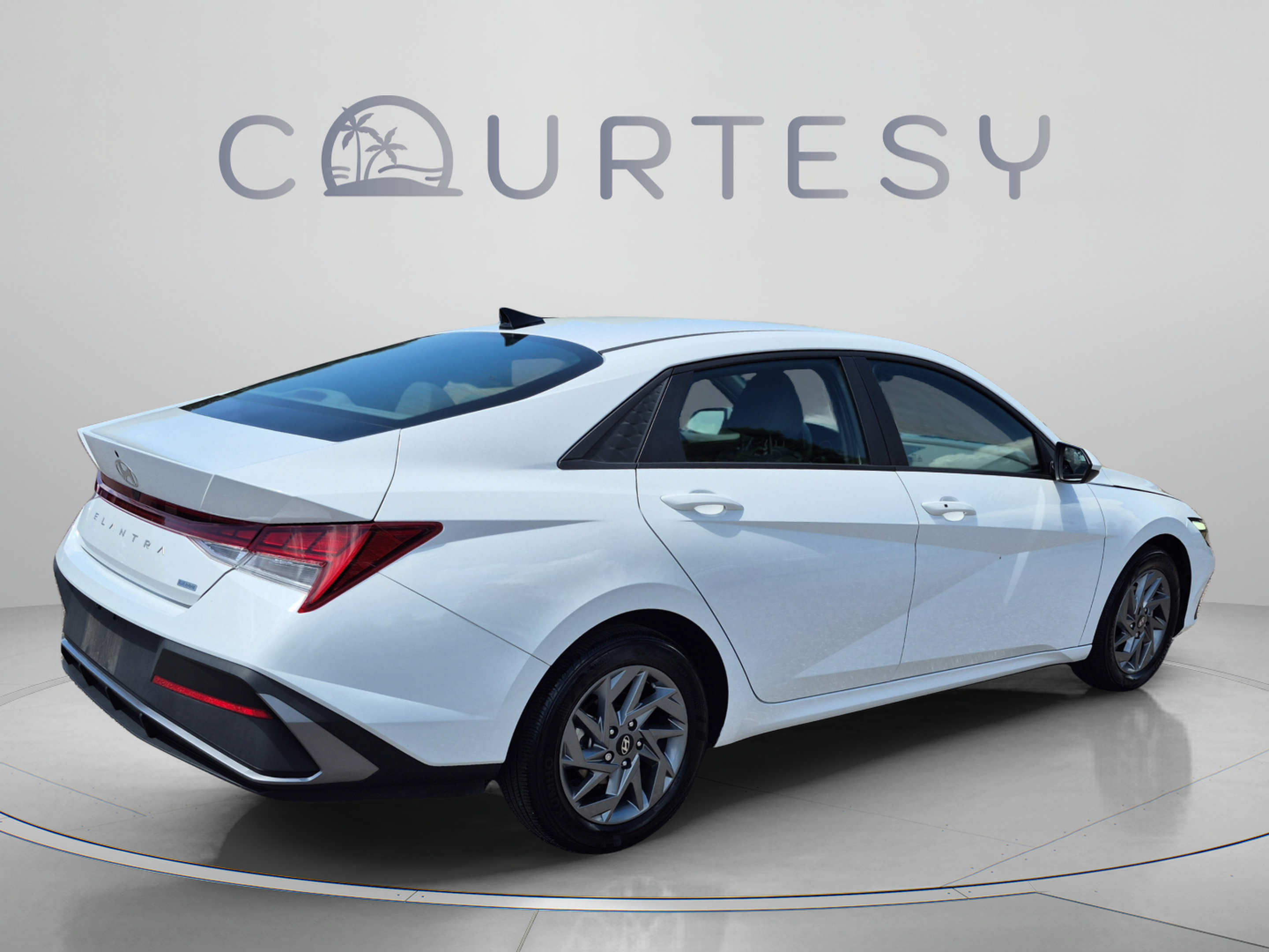 Certified 2024 Hyundai Elantra Blue FWD image 5
