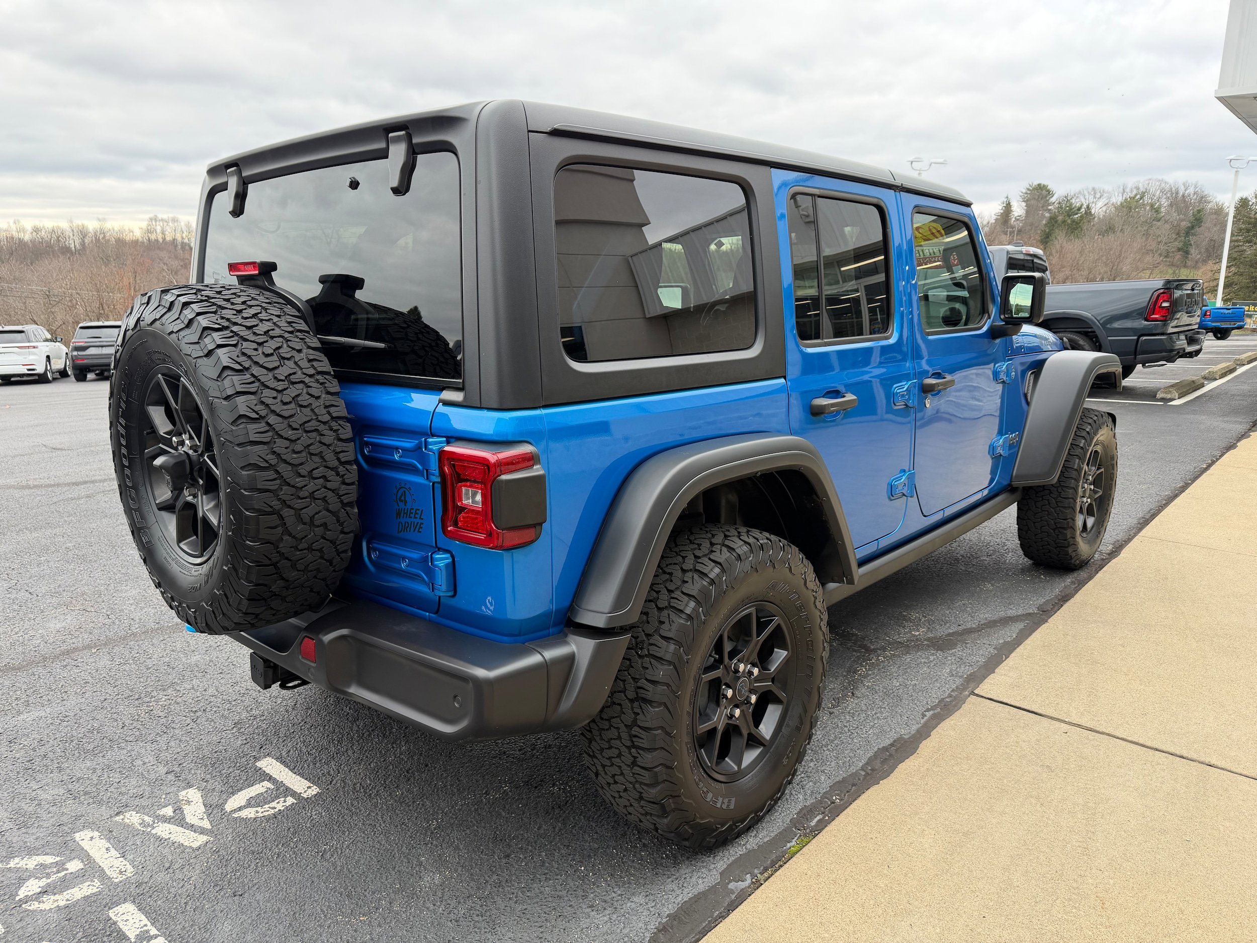 Used 2024 Jeep Wrangler Willys image 6