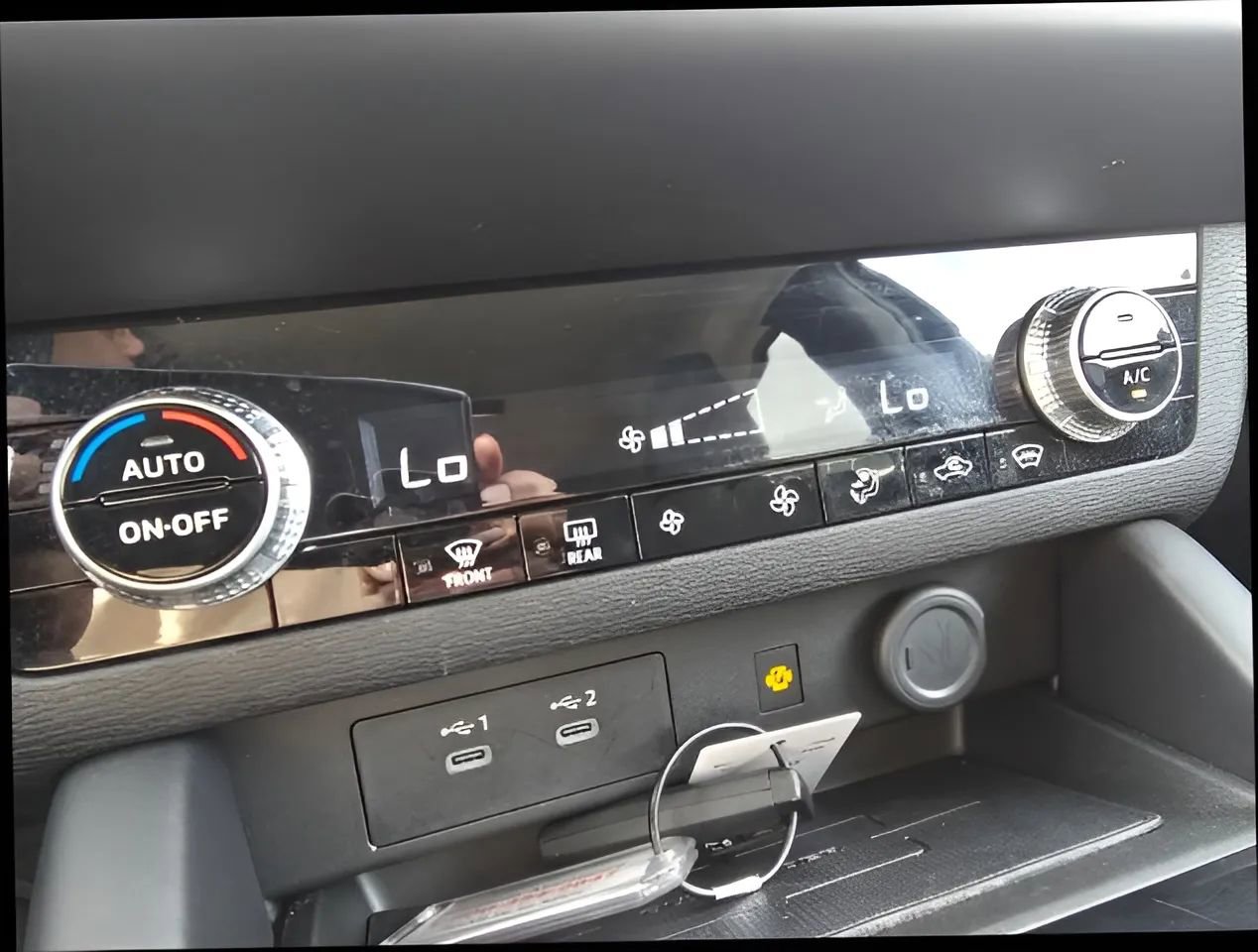 Used 2025 Mitsubishi Outlander SE image 31