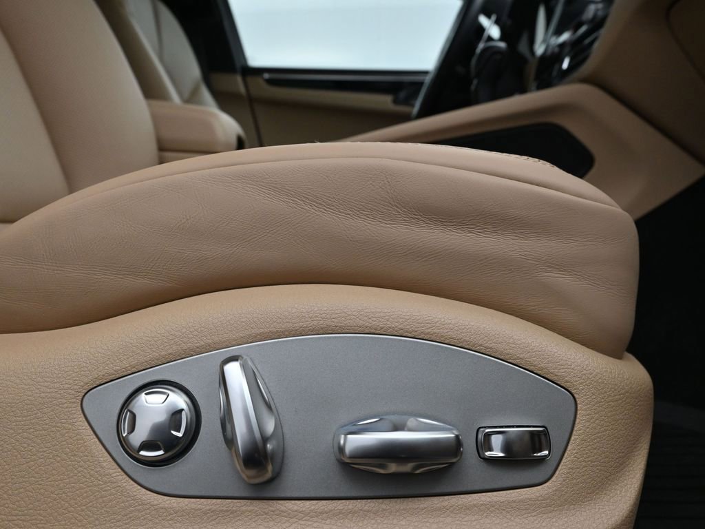 Certified 2023 Porsche Macan Turbo image 15