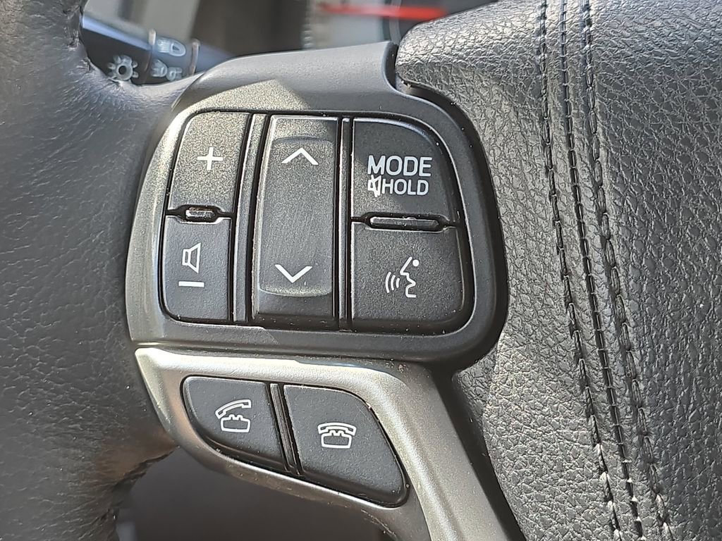 Used 2015 Toyota Sienna SE image 14