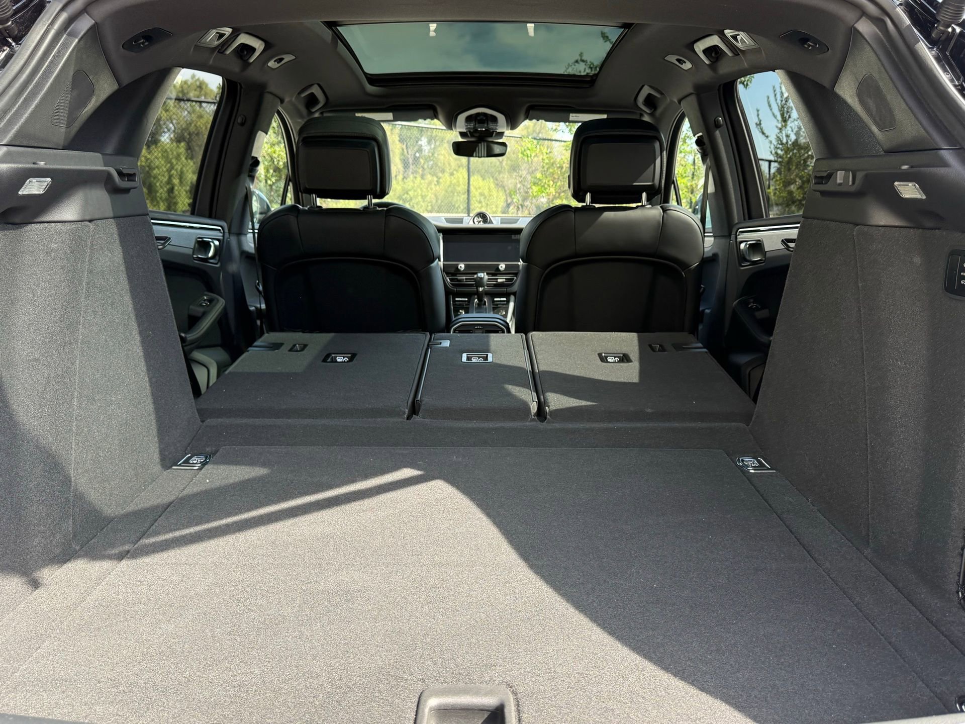 Certified 2025 Porsche Macan GTS image 35