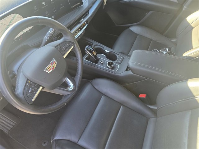 Used 2025 Cadillac XT4 Premium Luxury image 28