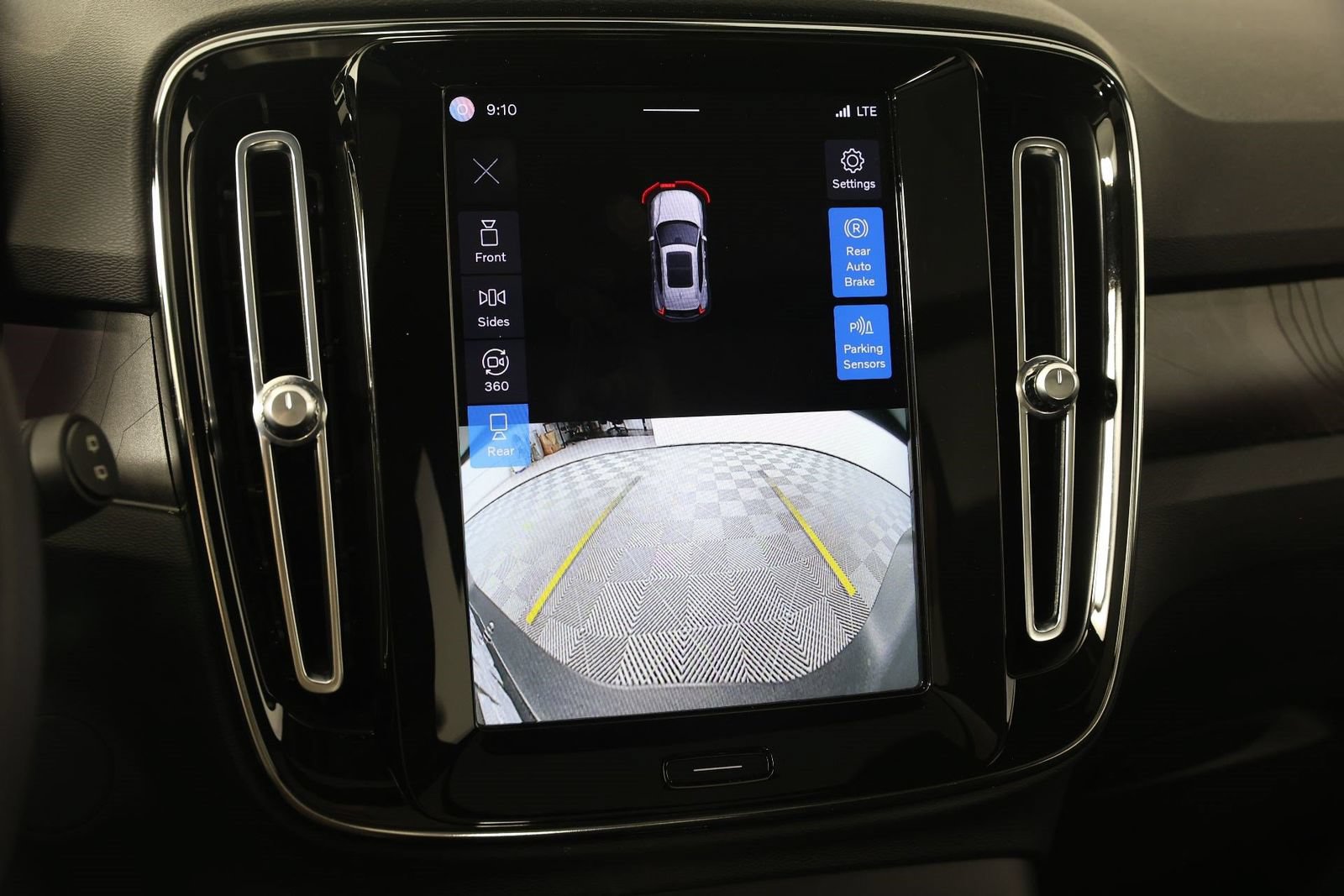 Used 2023 Volvo XC40 Recharge Ultimate AWD/4WD image 13