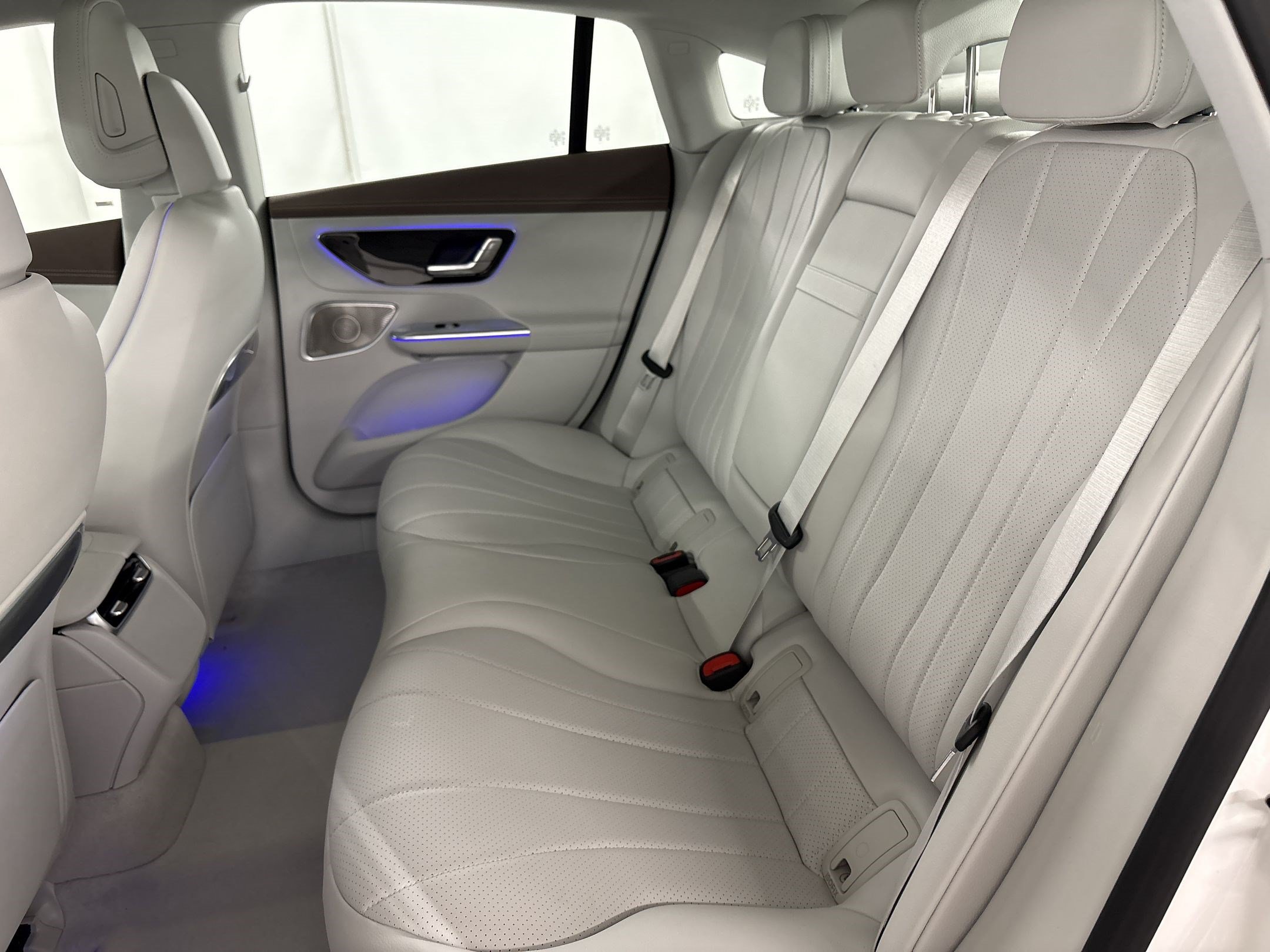 New 2026 Mercedes-Benz EQE 320 4MATIC Sedan image 14