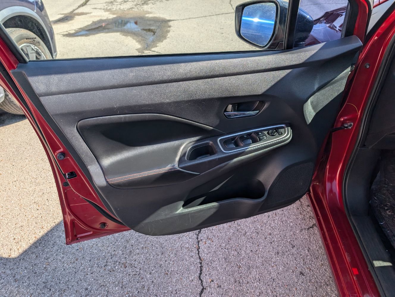 Used 2021 Nissan Versa SR FWD image 11