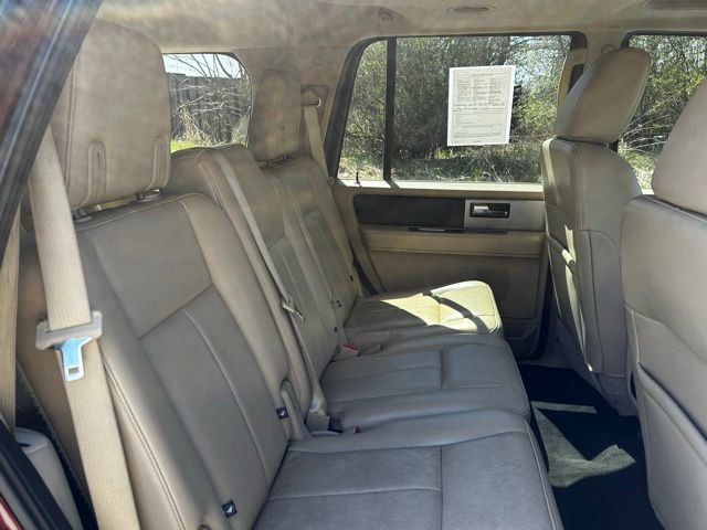 Used 2017 Ford Expedition XLT w/ Equipment Group 202A AWD/4WD image 22