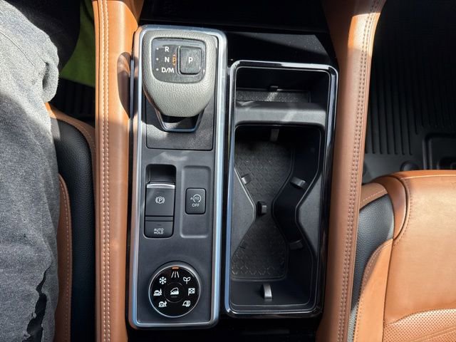 Used 2024 Nissan Pathfinder Platinum image 8