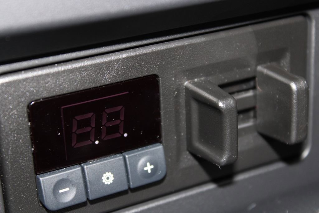 Used 2024 Nissan Armada Platinum w/ Captain's Chairs Package image 46