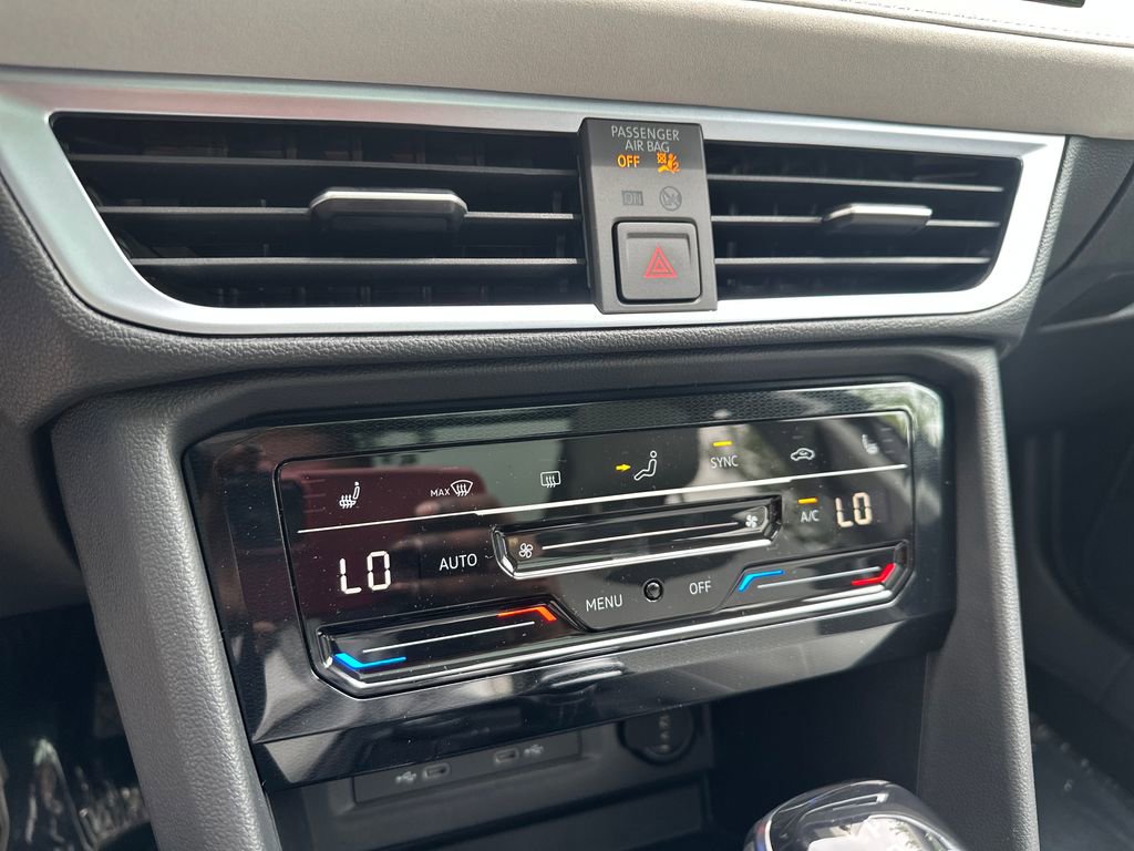 New 2026 Volkswagen Taos SE AWD/4WD image 16