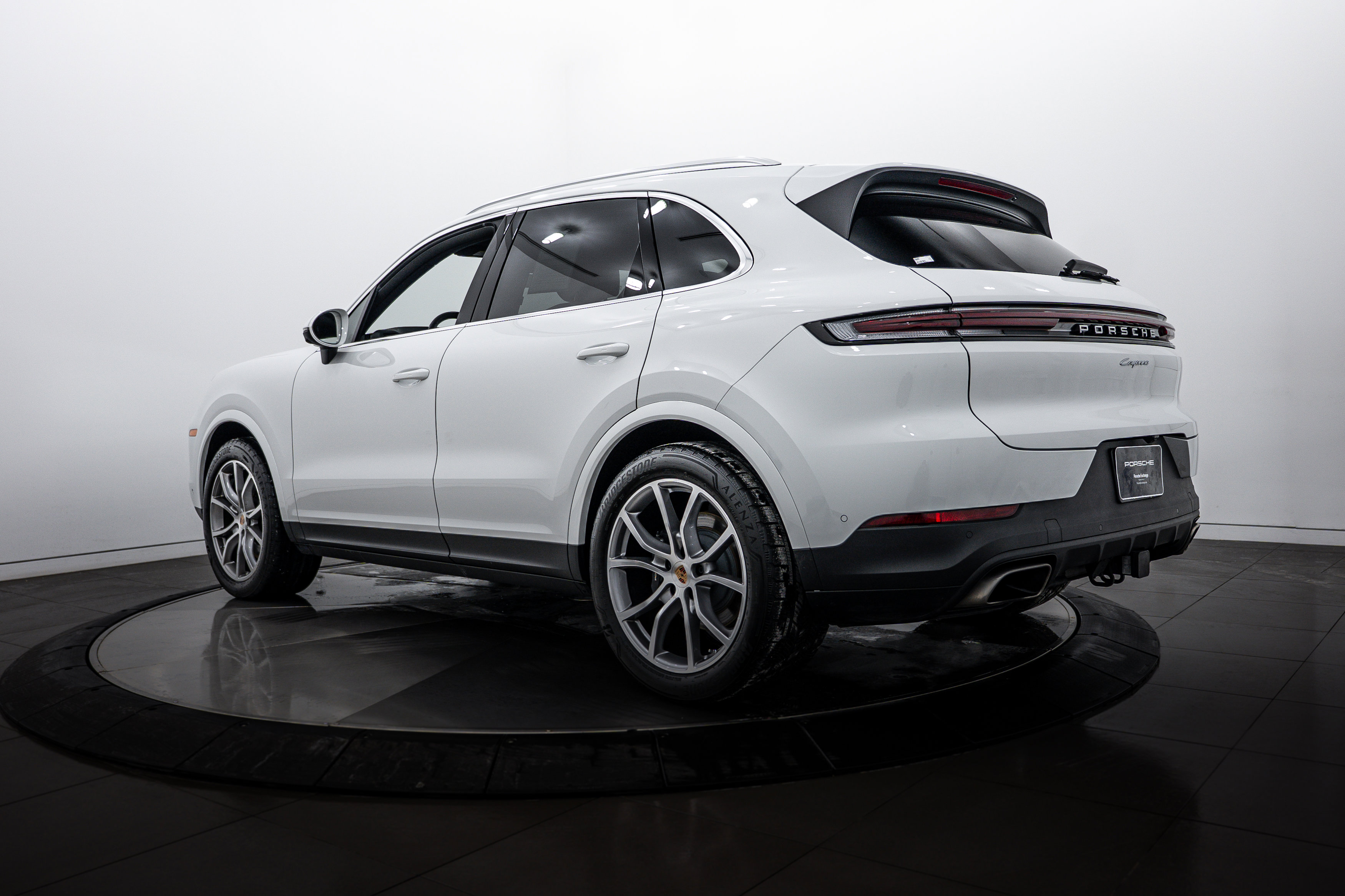 Certified 2026 Porsche Cayenne image 3