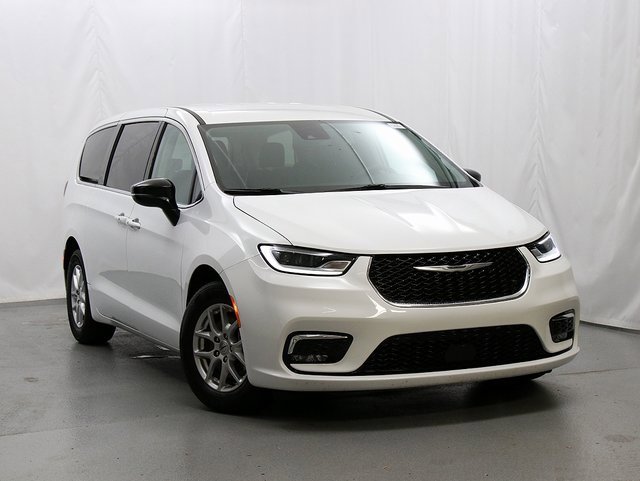 Used 2024 Chrysler Pacifica Touring-L