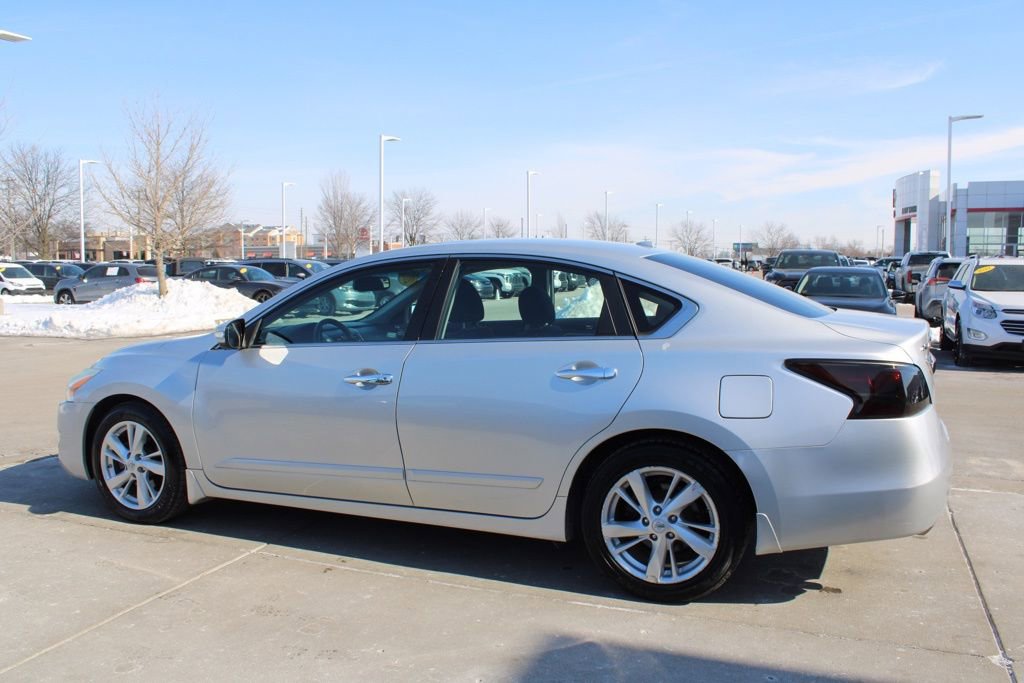 Used 2015 Nissan Altima 2.5 SV w/ Convenience Package image 4