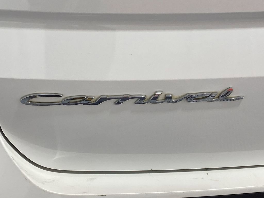 Used 2022 Kia Carnival EX image 31