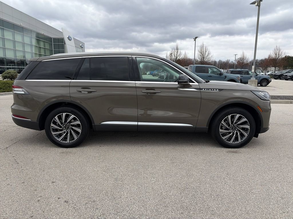 Used 2025 Lincoln Aviator AWD image 8