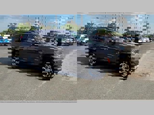 New 2025 Jeep Grand Cherokee L Laredo w/ Luxury Tech Group I image 34